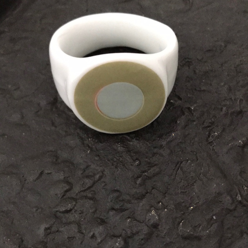 - ❤️NEW SET OF 4 CERAMIC MOD NAPKIN RINGS - Picture 6 of 8